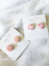 Load image into Gallery viewer, STUDS - Hearts
